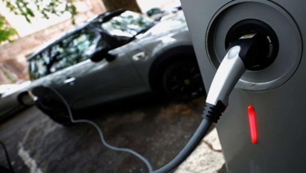Electric cars will be cheaper to produce than fossil fuel vehicles by 2027