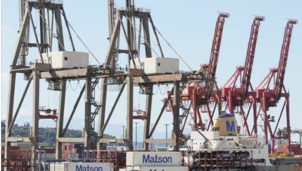 ​Pacific Northwest ports unveil cross-border pact to cut emissions